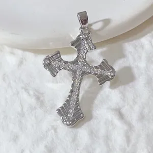 Silberfarbener Zirkon Kreuz Anhänger Halskette Zubehör, eleganter gotischer Schmuck Artikel.
