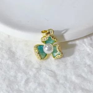 Vergoldeter Messing Anhänger mit grünem Emaille Zirkon Perle DIY Schmuck Accessoire