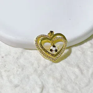 Glänzender goldener Fußball Anhänger Diamant Herz Charm DIY Schmuck für Top Sportfans