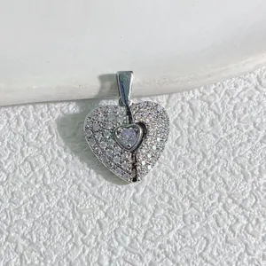 Oeffnbarer Herz Zirkon Anhaenger, eleganter europaeischer Luxus Mikrofassung Kupfer Hallschmuck.