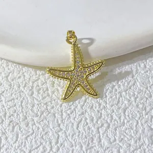 Vergoldeter Mikro-Zirkonia Seestern Anhänger Detail, elegantes Schmuckstück im Ozean Stil.