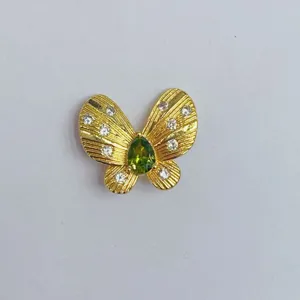 Vergoldeter Schmetterling DIY Anhänger mit grünem Zirkonia für Armband Schmuckherstellung.