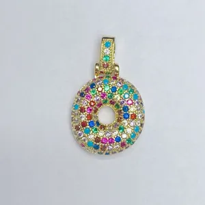 Vergoldeter bunter Mikro-Pavé-Kristall runder Buchstabe Anhänger Modeschmuck Detail
