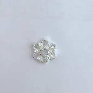Exquisites schneeflockenförmiges Zirkon mikroeingelegtes DIY Schmuckzubehör Abstandsperle.