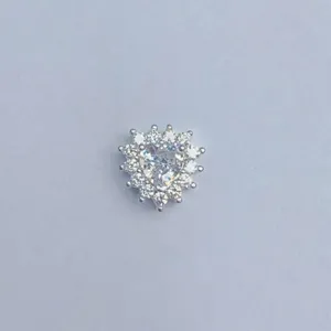 Ciondolo charm per bracciale DIY zircone pavé a forma di cuore dettaglio accessorio