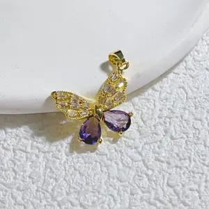Vergoldeter Schmetterling Anhänger mit lila Zirkonia Mikro Pavé DIY Schmuck Zubehör Detail