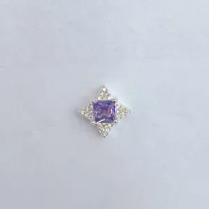 Exquisites quadratisches lila Zirkonia vierzackiges Stern DIY Schmuck Zubehör glänzendes Detail.