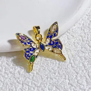 Kupfer vergoldeter Schmetterling Zirkonia Anhänger Schmuck Zubehör Detailansicht