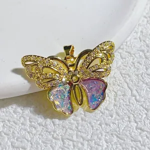 Vergoldeter Schmetterlings-Anhänger mit Zirkonia und Glitzer DIY Schmuckzubehör Detail.