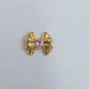 Vergoldete Schleife rosa Herz Anhänger DIY Schmuck Zubehör Detailansicht für Armband und Kette