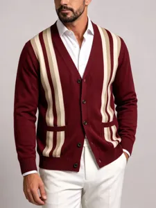 Ανδρική vintage πλεκτή ζακέτα με κάθετες ρίγες V-neck, ρετρό στυλ παλιού χρήματος.