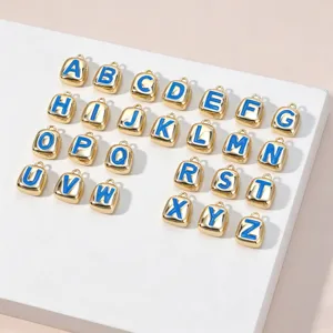 Vergoldete Messing Buchstaben Anhänger A bis Z mit blauer Emaillierung für DIY Schmuck.