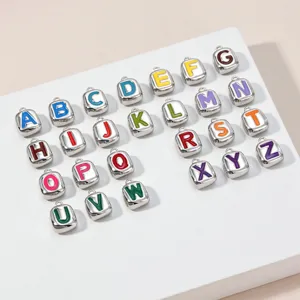 Bunte Emaillierte abgerundete quadratische Buchstabe Charms, DIY Alphabet Schmuck Anhänger