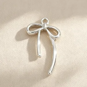Minimalistische glanzende asymmetrische strik hanger DIY sieraden accessoire detail