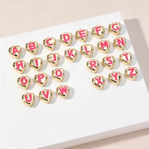 DIY vergoldete herzförmige Emaillierte Buchstaben Anhänger, doppelseitige Alphabet Schmuckstücke.