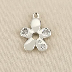 Silberner Blumenanhänger DIY Schmuckzubehör Charm mit funkelnden Strasssteinen für Halsketten.