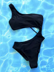 Details of the black one-piece swimsuit with elegant one-shoulder design and stylish waist cutout.