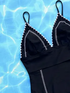 Costume intero donna nero sexy con cuciture bianche a contrasto scollo a V moda mare