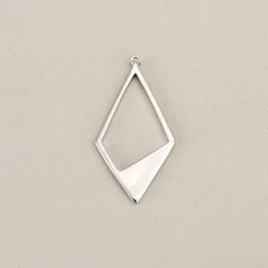 Colgante hueco de diamante geométrico plateado accesorio de joyería DIY dije minimalista.