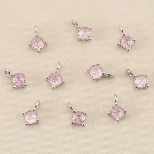 Gedetailleerde close-up van ronde roze zirkonia dubbele ring hangers voor DIY sieraden.