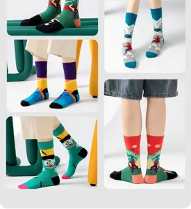 Eleganti calze a tubo medio autunno inverno con elementi di stampa sportivi divertenti
