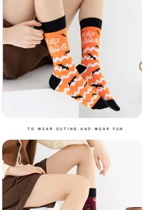 Halloween Mittelsocken Baumwolle für Damen und Herren, lustige orange Fledermaus Socken.