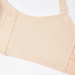 Détail de l'aile latérale du soutien-gorge grande taille, fermeture à crochet multiple.