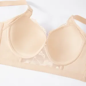 Soutien-gorge push-up beige pour femme avec détails en dentelle raffinée et armature de soutien.