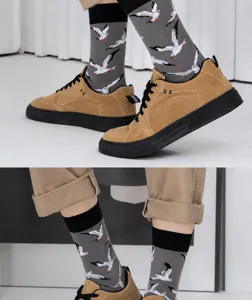 Stilvolle Freizeitsocken mit kreativem Möwen-Muster aus bequemer Baumwolle im Detail.