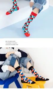 Chaussettes mi-mollet en coton à motif géométrique détail coloré imprimés abstraits.