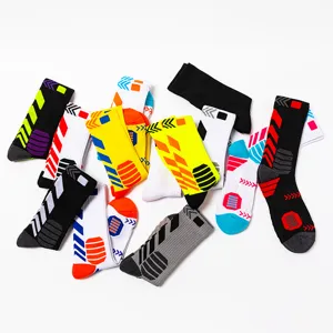 Bunte sportliche Basketball-Trainingssocken fur Damen und Herren, trendige lange gestreifte Socken.