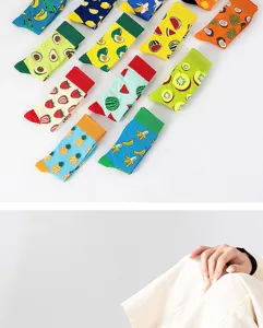 Bunte Fruchtmuster Mittelsocken Detailansicht, süße Baumwollsocken mit lustigen Motiven.