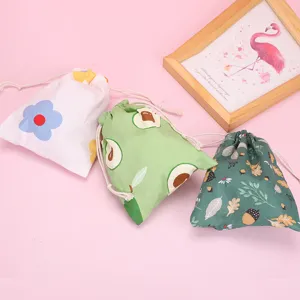 Set di sacchetti con coulisse in cotone con stampe carine per monete rossetti e piccoli oggetti.