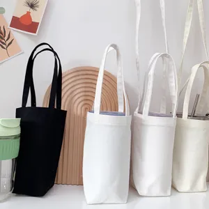 Schultertasche aus Canvas fuer Wasserbecher minimalistische Schutzhuelle fuer Trinkflaschen.