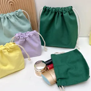 Leinwand Kordelzug Make-up Tasche Detail mit mehreren einfarbigen Optionen und praktischem Stauraum.