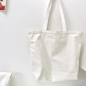 Detailansicht der einfachen weißen Canvas Tragetasche, einfarbige lässige Schultertasche.