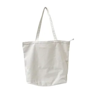 Minimalistische weiße Segeltuchtasche, große Umhängetasche für Alltag und Freizeit.