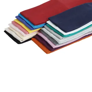 Détail de bandeau de sport yoga en coton multicolore, ensemble de bandeaux élastiques.