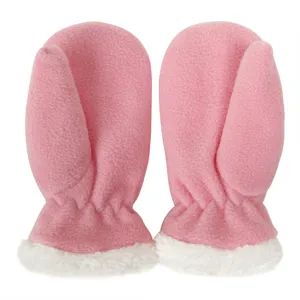 Gedetailleerd overzicht van roze fleece kinderwanten met gezellige witte pluche boorden