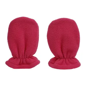 Rosa Winter Fleece Babyfäustlinge Detailaufnahme, weicher Plüschstoff für warme Hände.