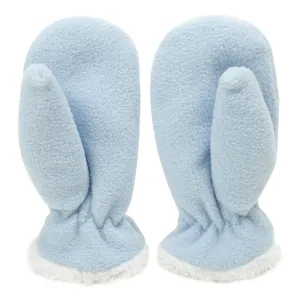 Close-up van lichtblauwe kinderfleecehandschoenen met witte pluche boorden, warm.