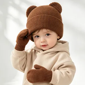 Süße Kleinkinder Winter Bärenohren Strickmütze und passende warme Handschuhe Set für Babys.