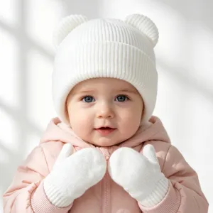 Süßes Baby Winter Strickmütze und Handschuhe Set mit Bärenohren, warme weiße Kleinkind Mütze.
