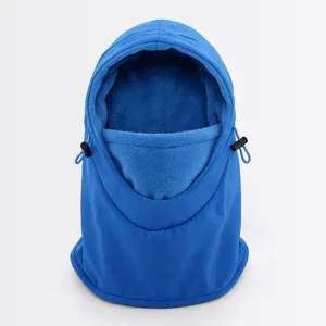 Detail winter fietsmuts met zachte fleecevoering, winddicht warm gezichtsmasker blauw.