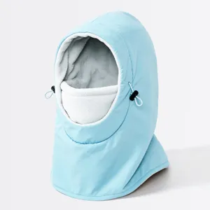 Lichtblauwe winter fleece gevoerde winddichte fietsbivakmuts skimuts met verstelbare touwtjes.