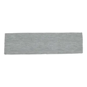 Gros plan sur le détail du bandeau de yoga en coton stretch gris, texture douce et maintien souple.