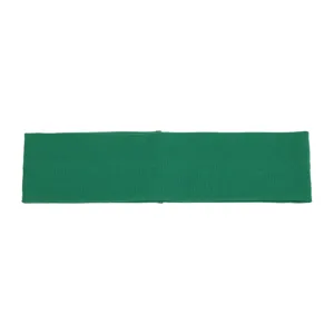 Détail de bandeau de sport élastique vert en coton avec texture tricotée douce et extensible.