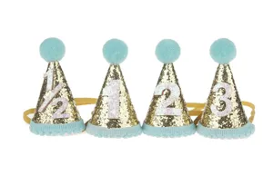 Set di cappelli conici per feste di compleanno con pompon blu e numeri per foto di bambini.
