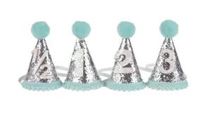 Cappelli conici glitterati per feste di compleanno di bambini con numeri e pon-pon carini.
