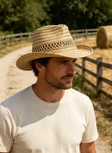 Chapeau de cowboy en paille tressée pour homme, large bord, parfait pour vacances d'été.
